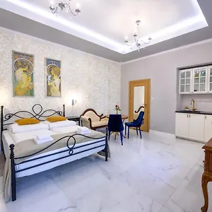 apartamenty-wrona-wrona-apartments.krakowhotelspoland.com/